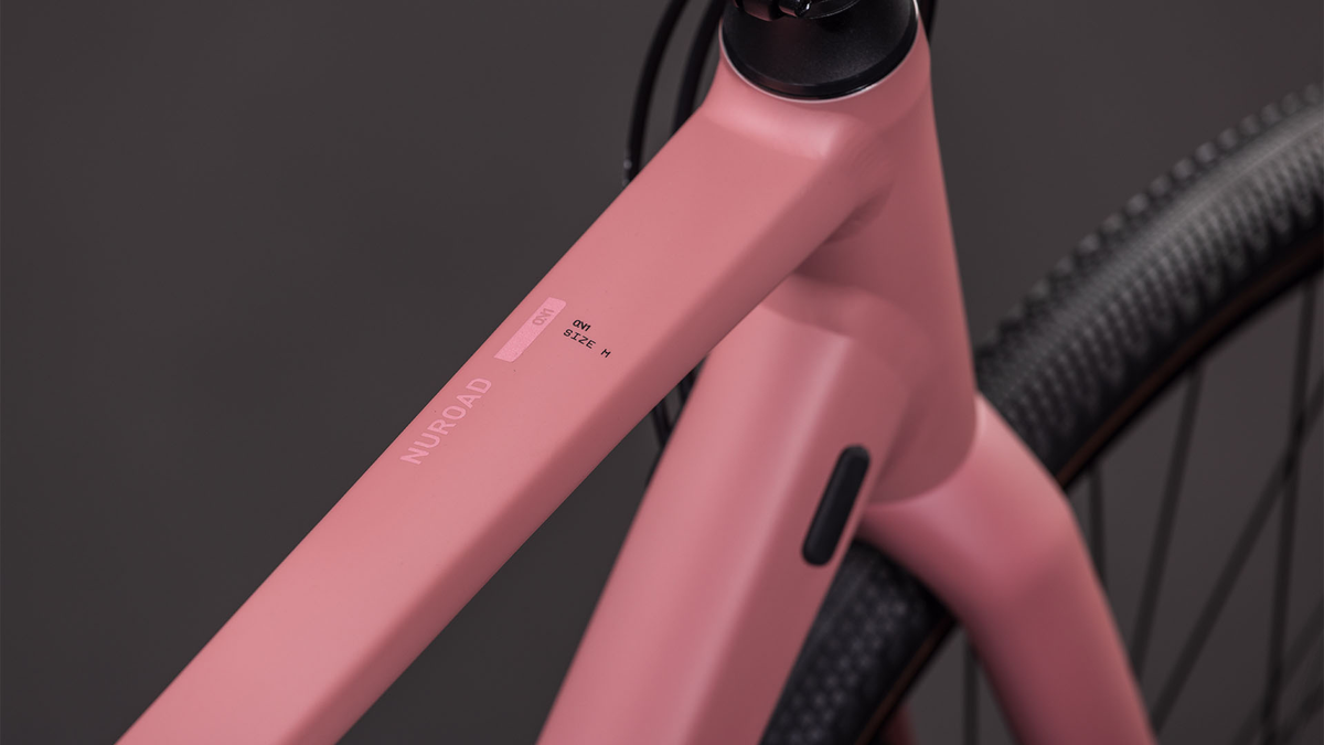 B-Ware: Cube Nuroad ONE ruby´n´puce (2026)